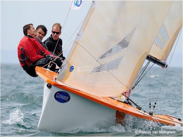 Écusson Tissu Yacht Club De La Grande Motte – BG9149 – Occasion